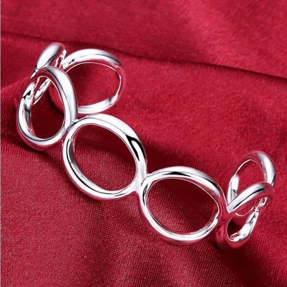 O Design Shaped Sterling Silver Bangle Bracelet - Picture 1 of 7